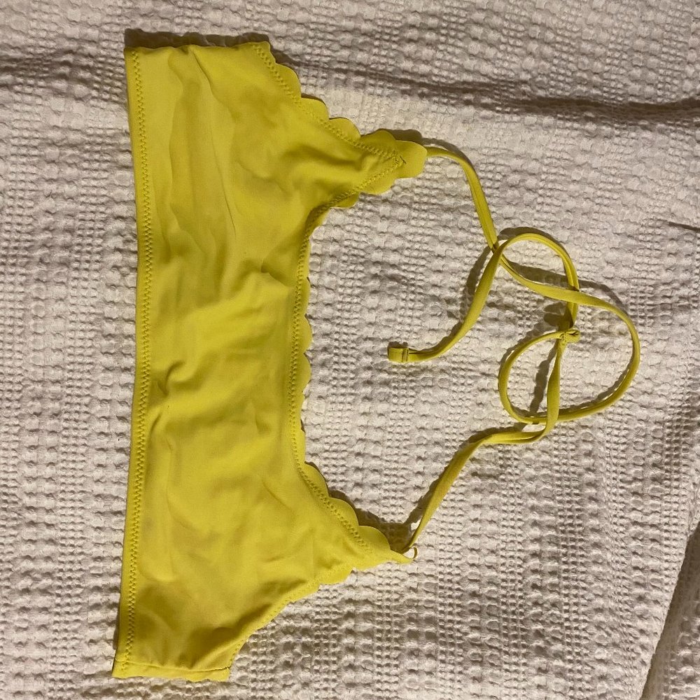 Light yellow scallop bikini top